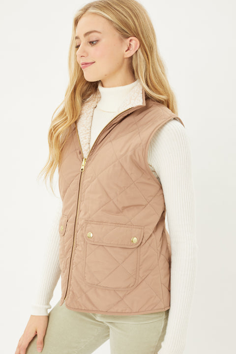 Reversible Sherpa Quilted Vest in Cocoa